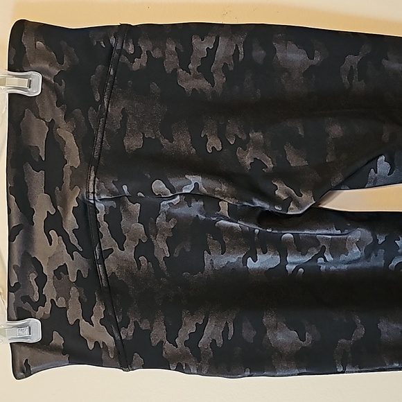 Lot of‎ 2 Women's Camo Leggings Size M - Picture 10 of 13